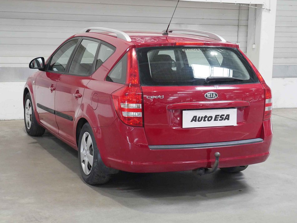 Kia Ceed 1.4i 80 kW manuál rok 2009, 137 603 km, Česko — foto 4 z 16