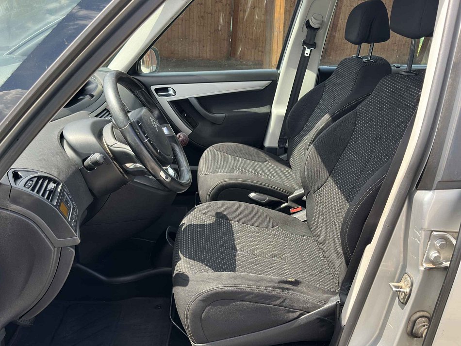 Citroen c4 1.6 HDi 1.6HDi 80 kW rok 2007, 210 610 km, Česko — foto 9 z 15
