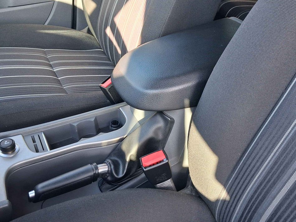 Ford Focus 1.6i 74 kW manuál rok 2008, 162 939 km, Česko — foto 16 z 18