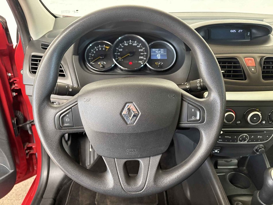 Renault Fluence 1.6i 81 kW manuál rok 2011, 172 097 km, Česko — foto 15 z 15