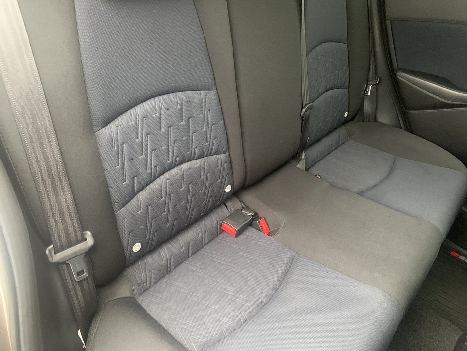 Mazda 2 1.5d 1.5 D 77 kW rok 2016, 87 489 km, Česko — foto 11 z 18