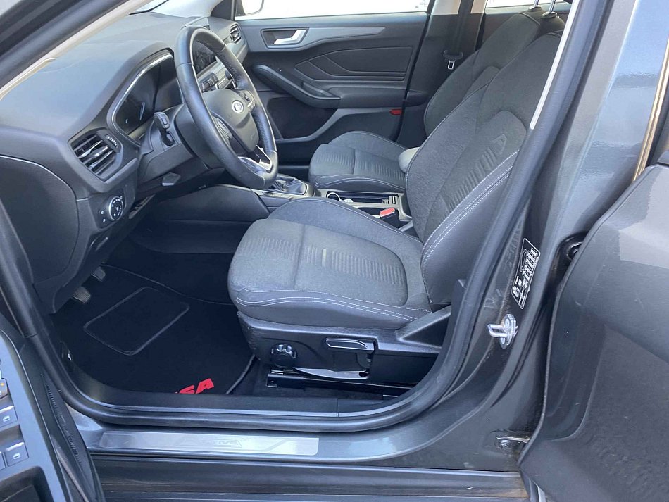Ford Focus Eb Active 1.0 92 kW rok 2019, 60 641 km, Česko — foto 9 z 17