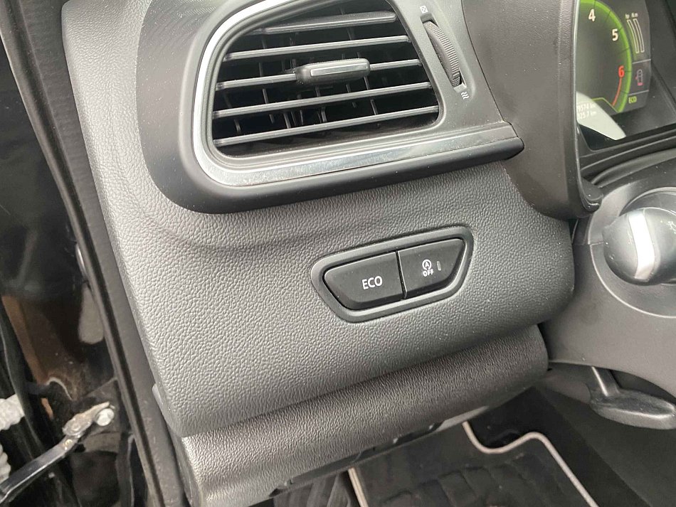 Renault Kadjar 1.2TCe 96 kW automat rok 2016, 79 567 km, Česko — foto 15 z 18