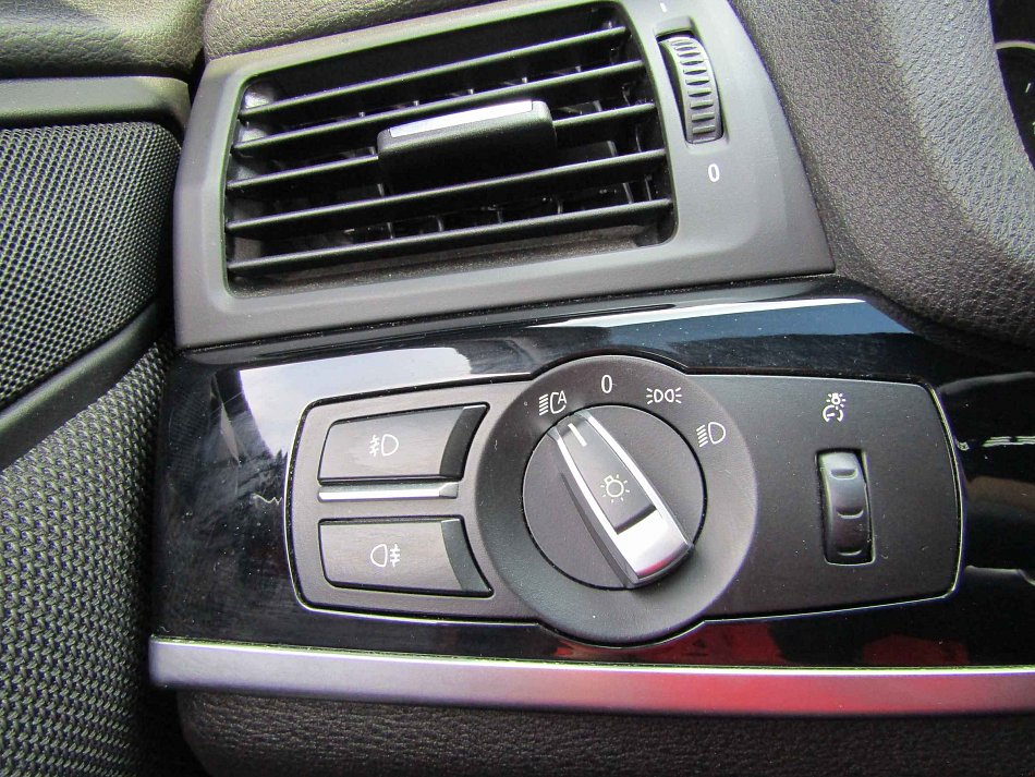 BMW x4 3.0d 230 kW rok 2018, 180 427 km, Česko — foto 13 z 25