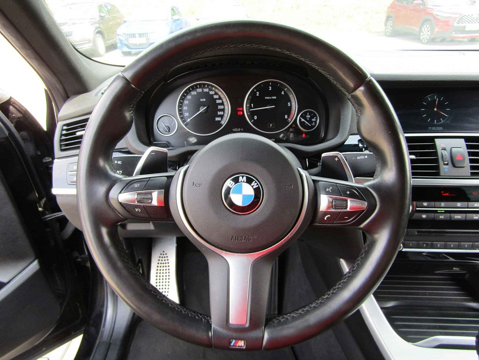 BMW x4 3.0d 230 kW rok 2018, 180 427 km, Česko — foto 14 z 25