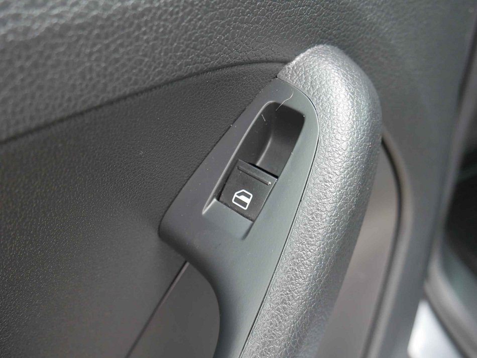 Volkswagen Jetta 1.2 TSI 1.2TSi 77 kW manuál rok 2012, 164 747 km, Česko — foto 12 z 17