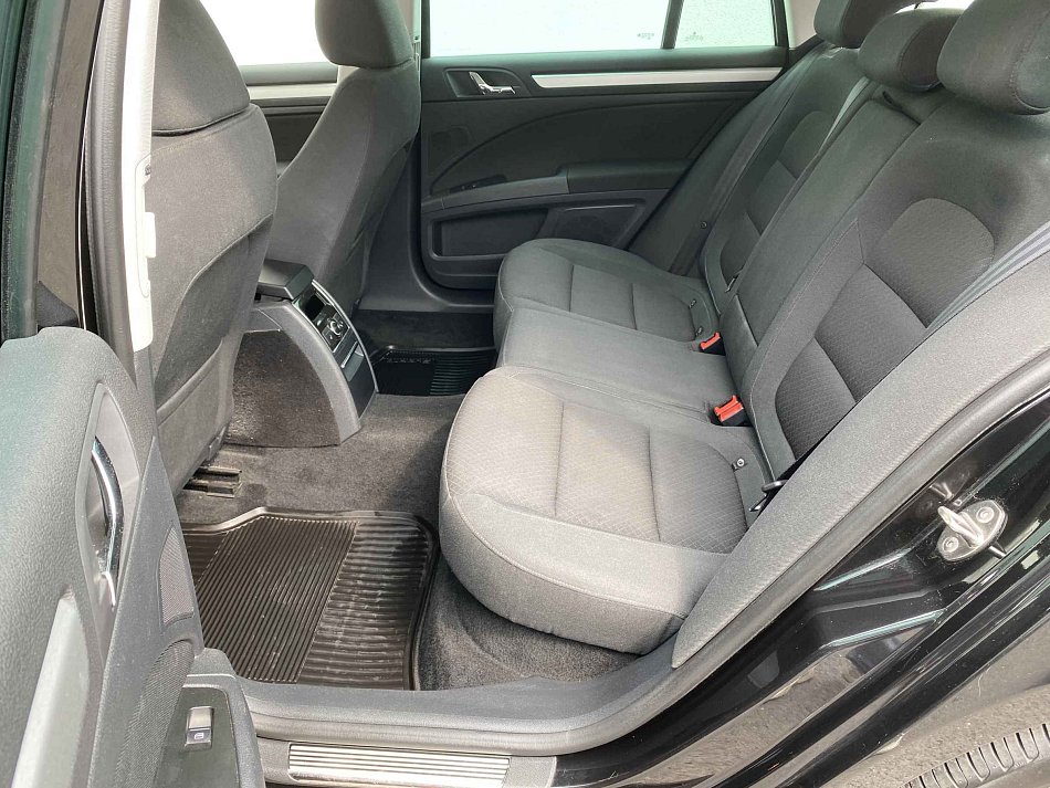 Škoda Superb Ii 2.0 TDI 103 kW manuál rok 2014, 129 950 km, Česko — foto 10 z 20