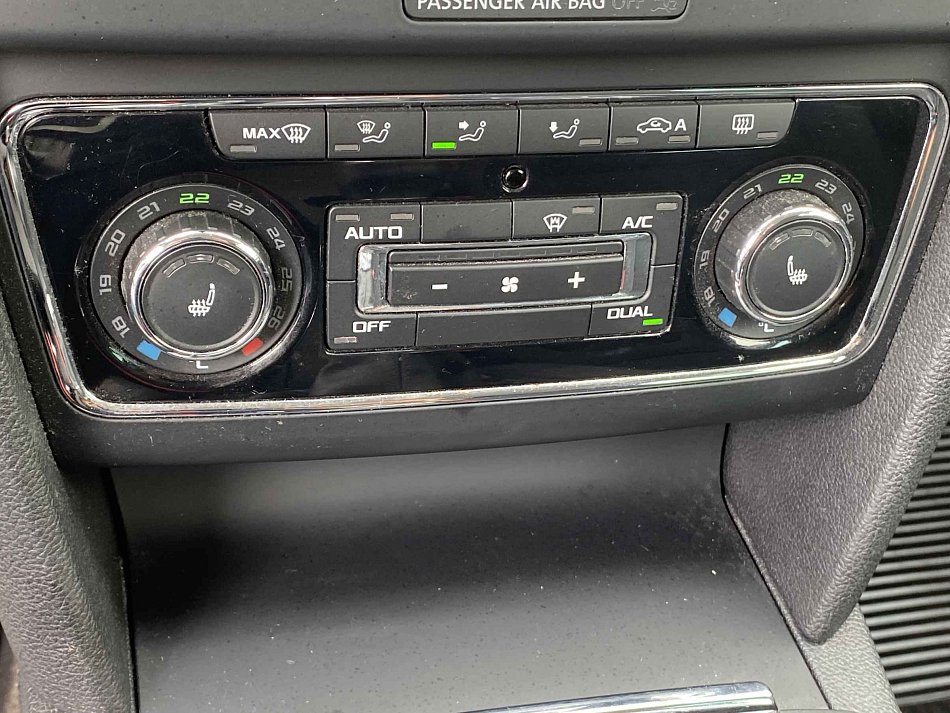 Škoda Superb Ii 2.0 TDI 103 kW manuál rok 2014, 129 950 km, Česko — foto 16 z 20