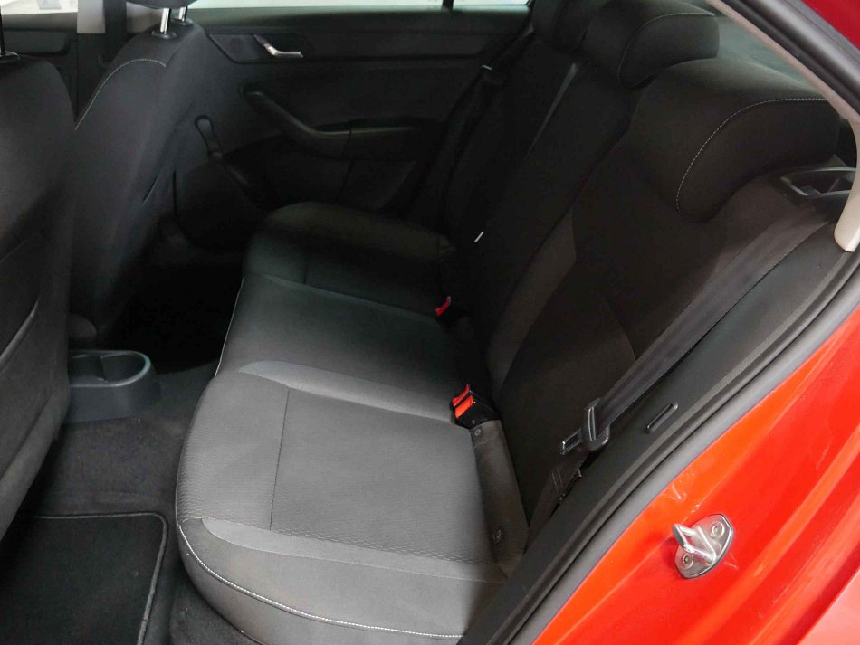 Škoda Rapid 1.6 TDI 66 kW rok 2013, 176 853 km, Česko — foto 10 z 14