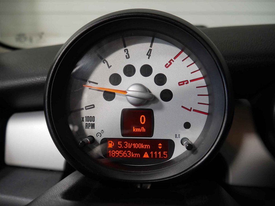 MINI One 1.6i 66 kW manuál rok 2011, 189 563 km, Česko — foto 12 z 14
