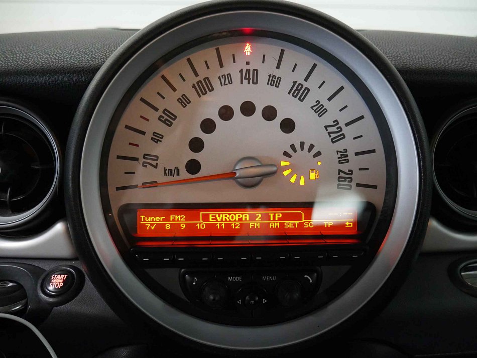 MINI One 1.6i 66 kW manuál rok 2011, 189 563 km, Česko — foto 13 z 14