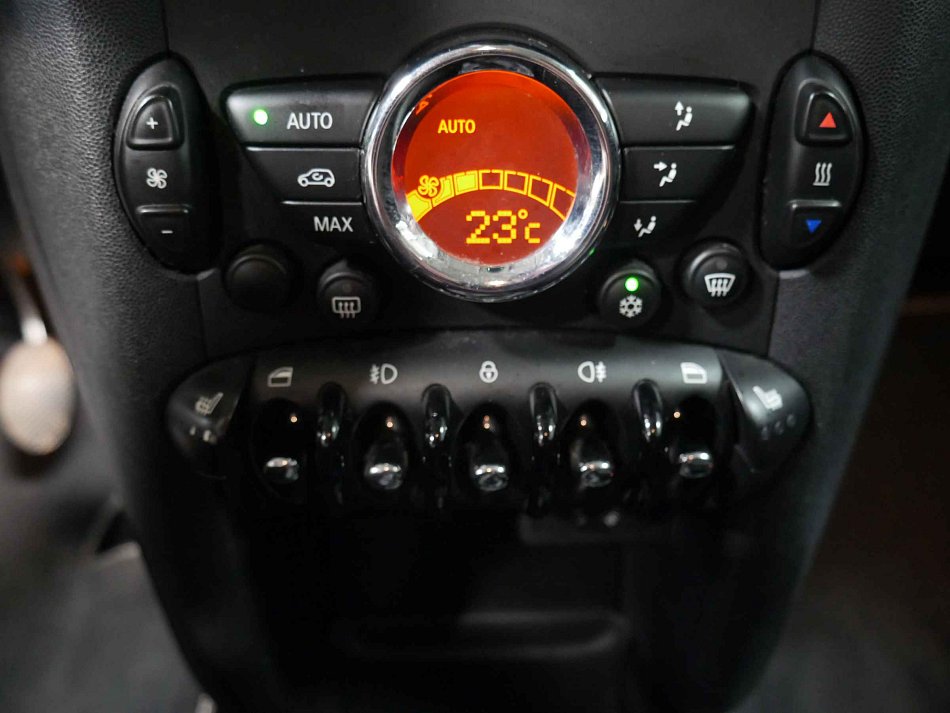 MINI One 1.6i 66 kW manuál rok 2011, 189 563 km, Česko — foto 14 z 14
