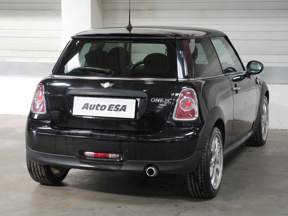MINI One 1.6i 66 kW manuál rok 2011, 189 563 km, Česko — foto 6 z 14