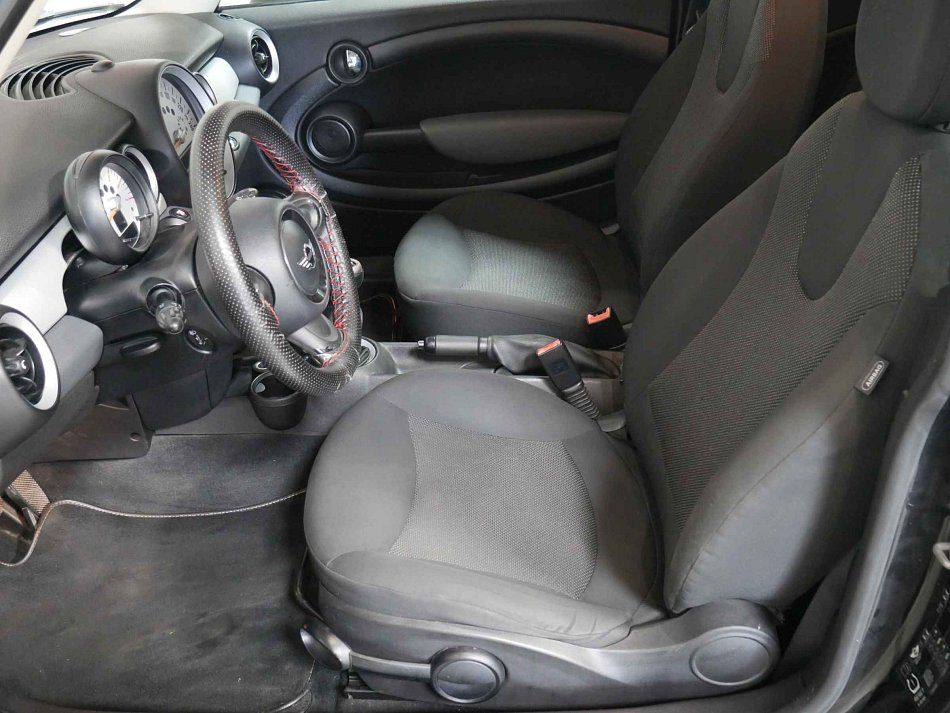 MINI One 1.6i 66 kW manuál rok 2011, 189 563 km, Česko — foto 9 z 14
