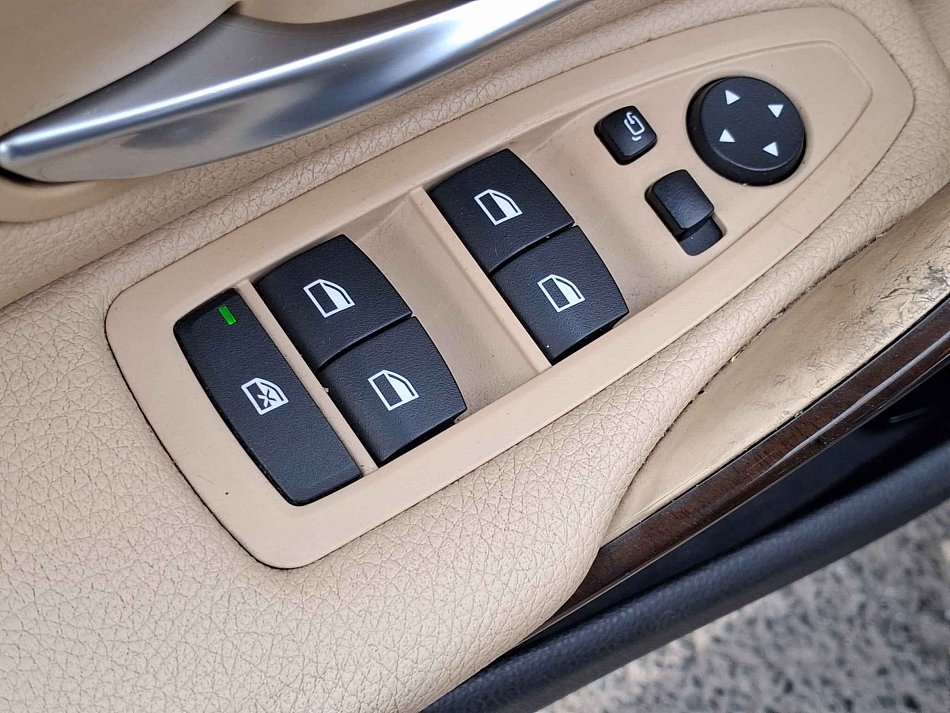BMW Řada 4 xDrive 2.0d 2.0 D 140 kW rok 2017, 194 470 km, Česko — foto 11 z 17