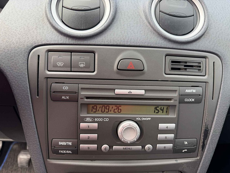 Ford Fusion 1.4i 59 kW manuál rok 2009, 102 154 km, Česko — foto 13 z 15