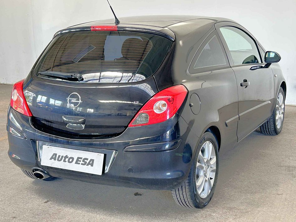 Opel Corsa 1.2i 59 kW manuál rok 2007, 92 248 km, Česko — foto 4 z 14