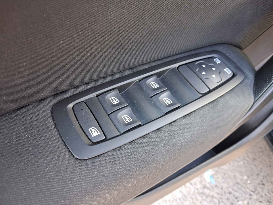 Renault Mégane 1.5 dCi 81 kW rok 2016, 147 089 km, Česko — foto 13 z 14