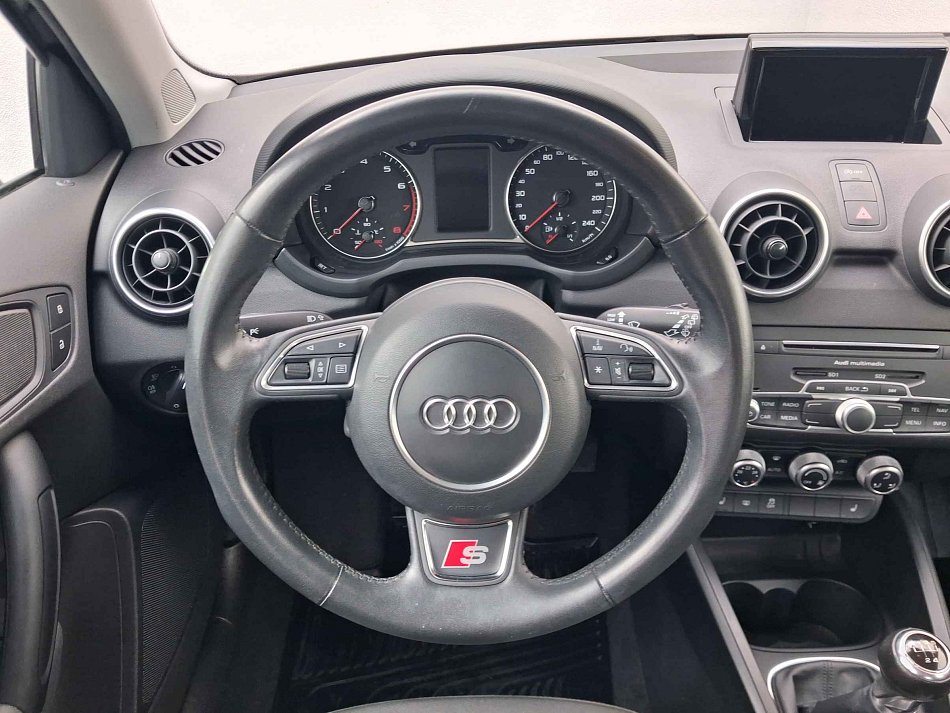 Audi a1 1.0 TFSI 70 kW manuál rok 2016, 112 081 km, Česko — foto 12 z 16