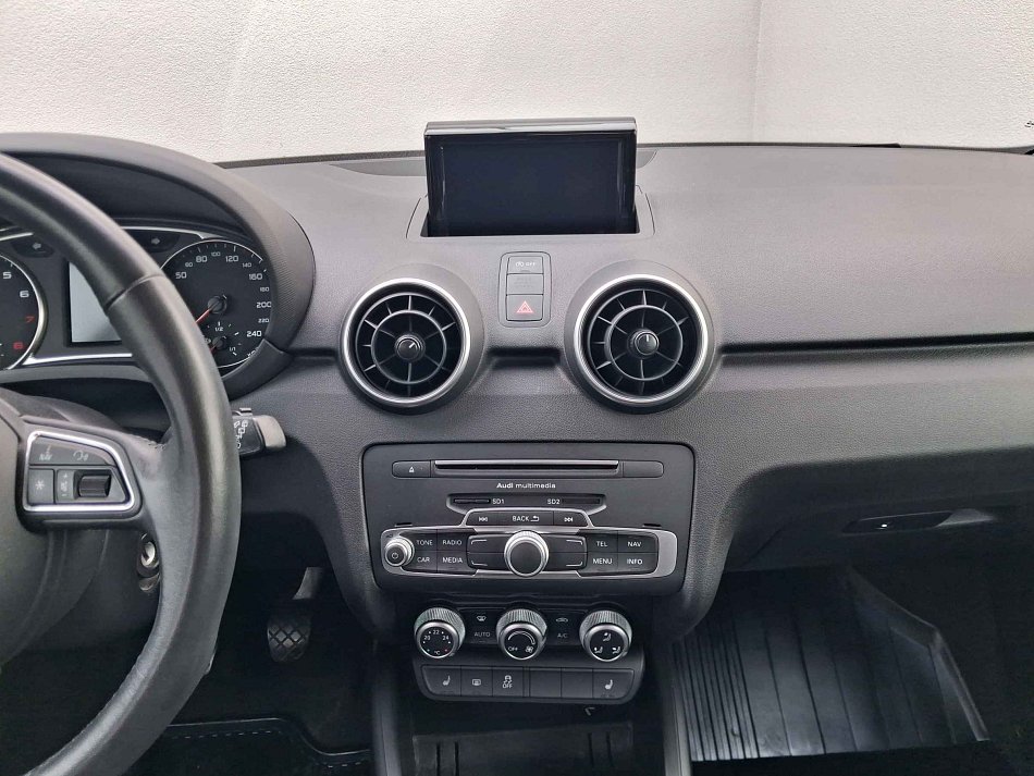 Audi a1 1.0 TFSI 70 kW manuál rok 2016, 112 081 km, Česko — foto 13 z 16