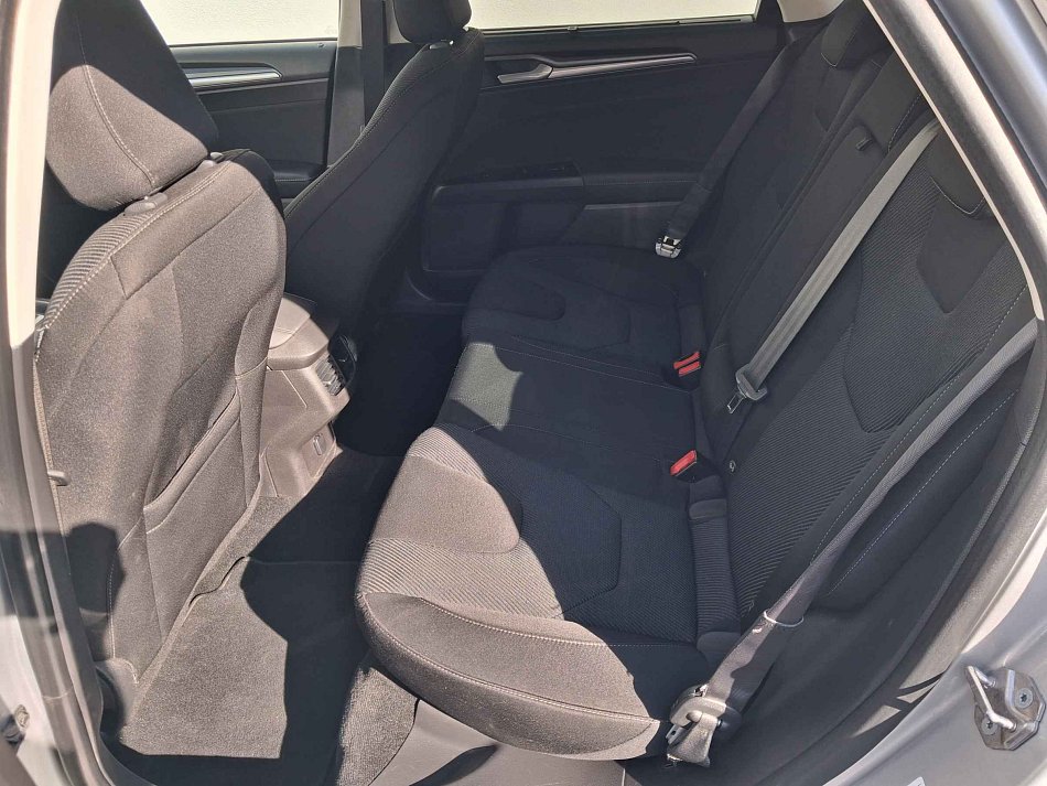 Ford Mondeo Ci Titanium 2.0 TD 110 kW rok 2017, 231 981 km, Česko — foto 10 z 19