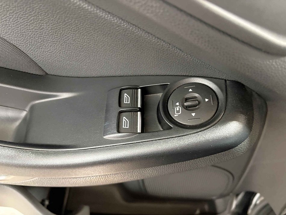 Ford Fiesta 44 kW manuál rok 2017, 106 400 km, Česko — foto 12 z 15