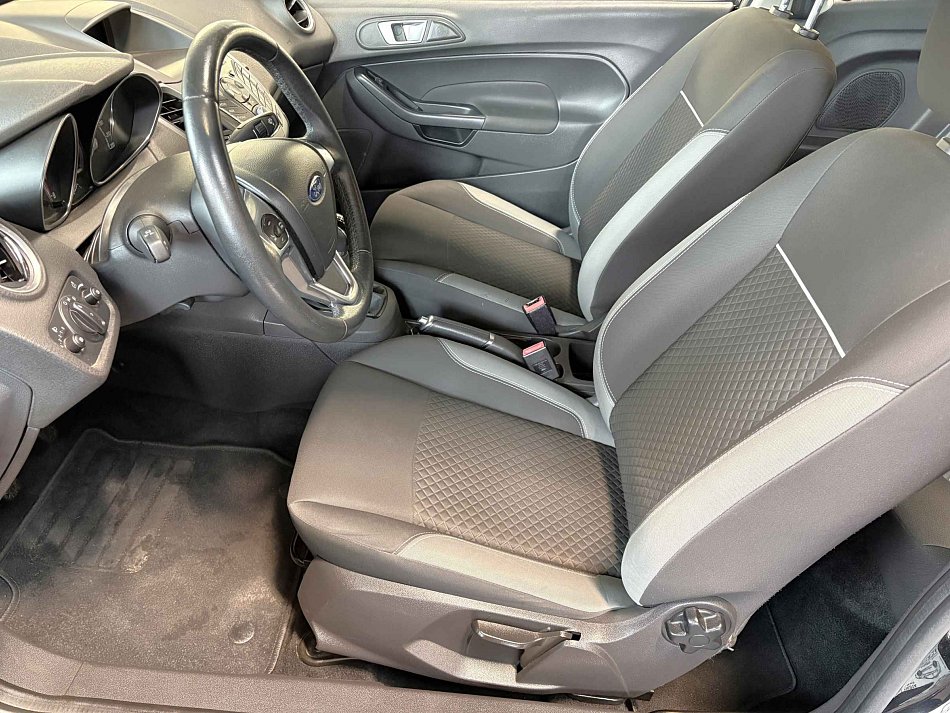 Ford Fiesta 44 kW manuál rok 2017, 106 400 km, Česko — foto 9 z 15