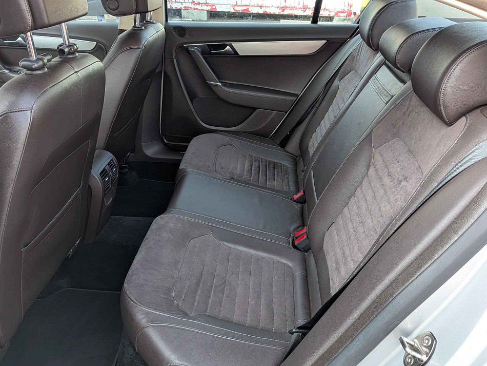 Volkswagen Passat 2.0 TDI 2.0TDi 130 kW rok 2013, 187 758 km, Česko — foto 10 z 13