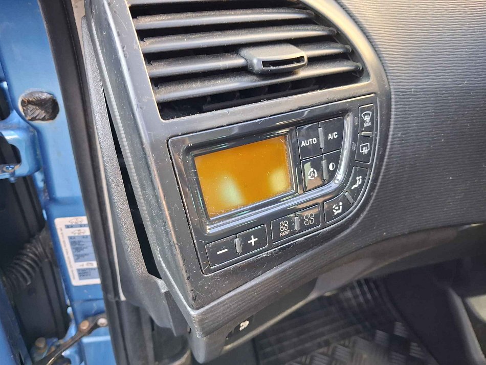 Citroen c4 2.0d 2.0 D 100 kW automat rok 2007, 278 578 km, Česko — foto 14 z 16