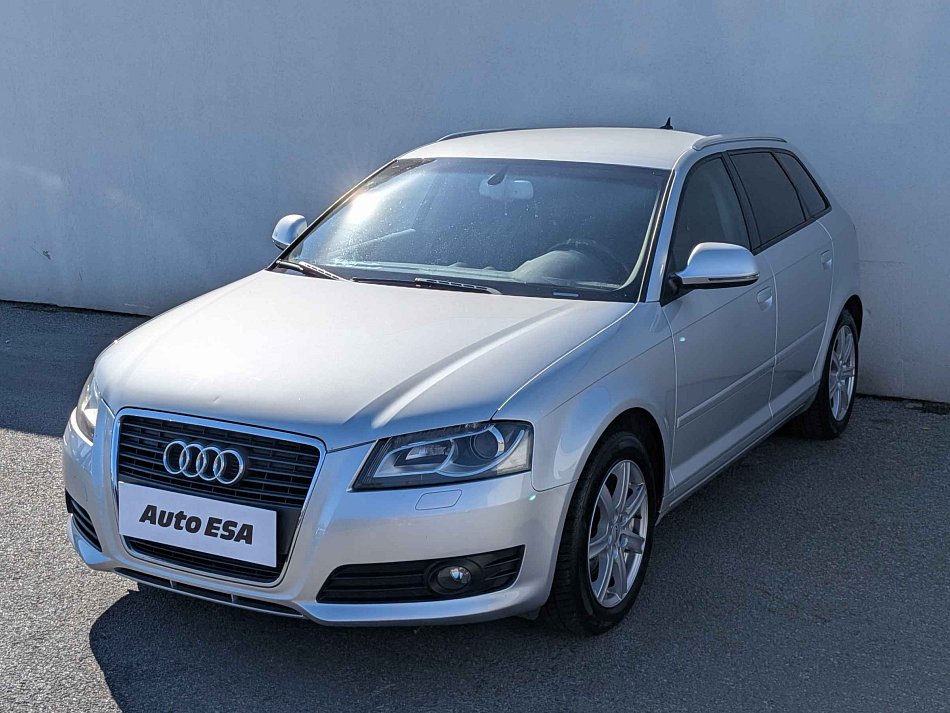 Audi a3 1.6i 75 kW manuál rok 2010, 200 070 km, Česko — foto 3 z 15