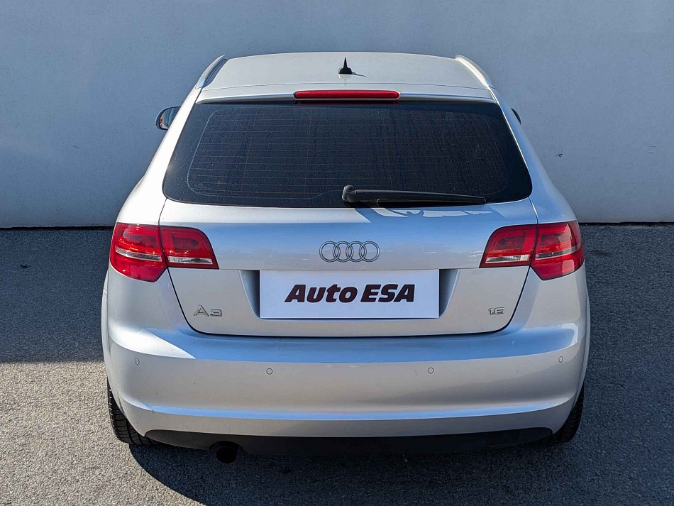Audi a3 1.6i 75 kW manuál rok 2010, 200 070 km, Česko — foto 5 z 15