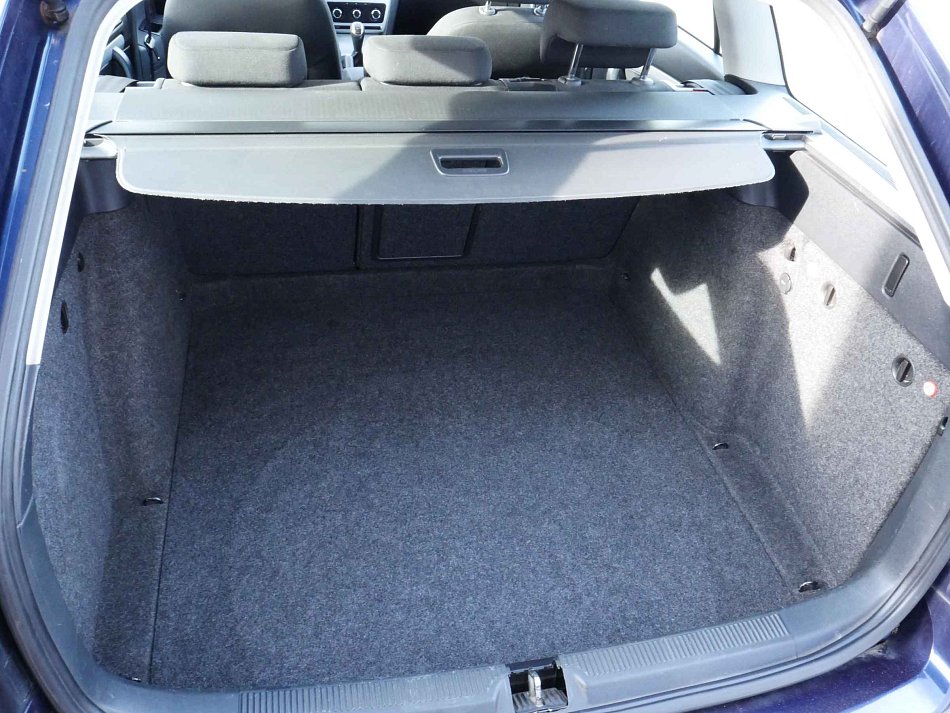 Škoda Octavia Ii Ambiente 4x4 1.6 TDI 77 kW rok 2011, 359 540 km, Česko — foto 7 z 12
