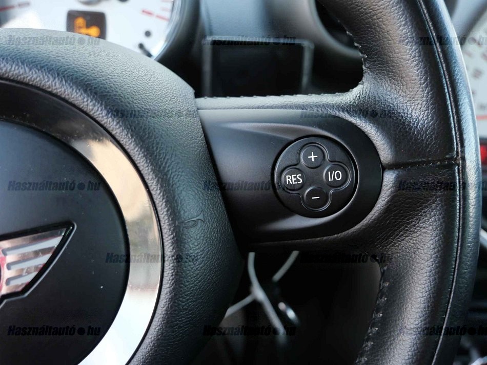 MINI Cooper 1.6i 1.6 i 90 kW manuál rok 2011, 103 940 km, Česko — foto 13 z 18
