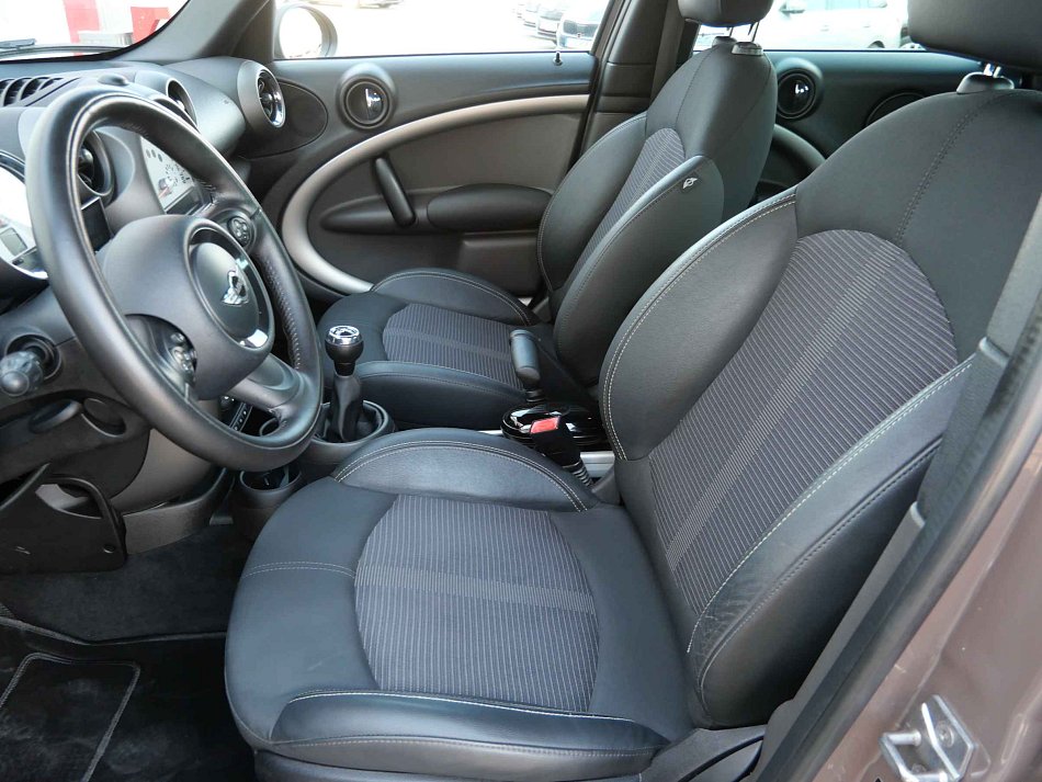 MINI Cooper 1.6i 1.6 i 90 kW manuál rok 2011, 103 940 km, Česko — foto 9 z 18