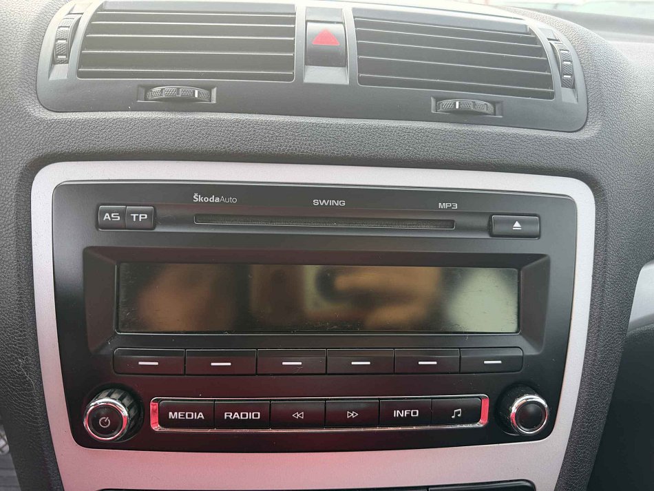 Škoda Octavia Ii 1.6 TDi 77 kW manuál rok 2011, 190 150 km, Česko — foto 13 z 16