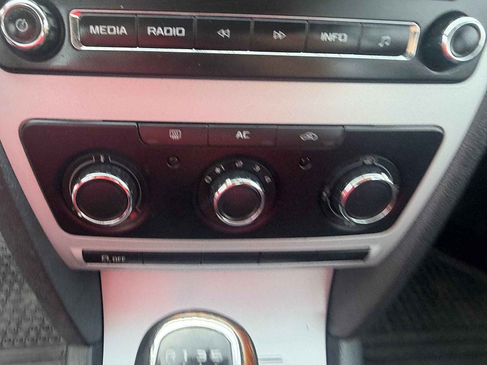 Škoda Octavia Ii 1.6 TDi 77 kW manuál rok 2011, 190 150 km, Česko — foto 14 z 16