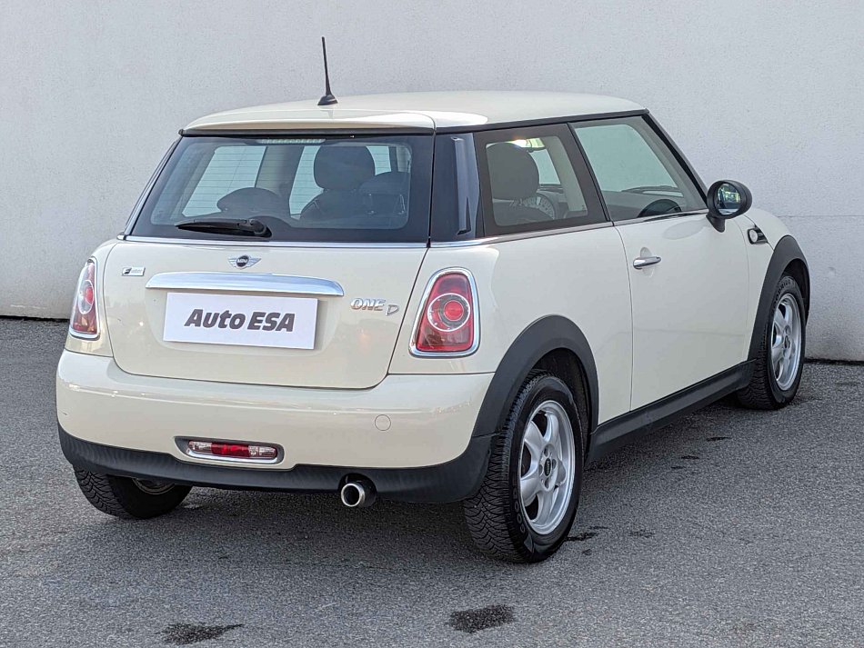 MINI One 1.6d 66 kW manuál rok 2011, 170 364 km, Česko — foto 4 z 14