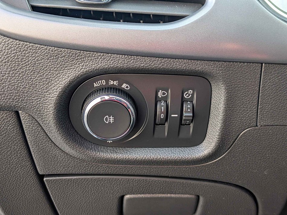 Opel Astra T 1.2t 1.2 81 kW manuál rok 2020, 64 300 km, Česko — foto 15 z 17