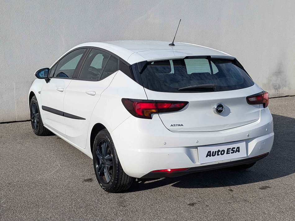 Opel Astra T 1.2t 1.2 81 kW manuál rok 2020, 64 300 km, Česko — foto 6 z 17