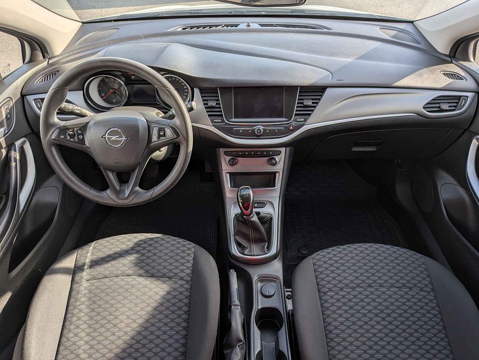 Opel Astra T 1.2t 1.2 81 kW manuál rok 2020, 64 300 km, Česko — foto 8 z 17