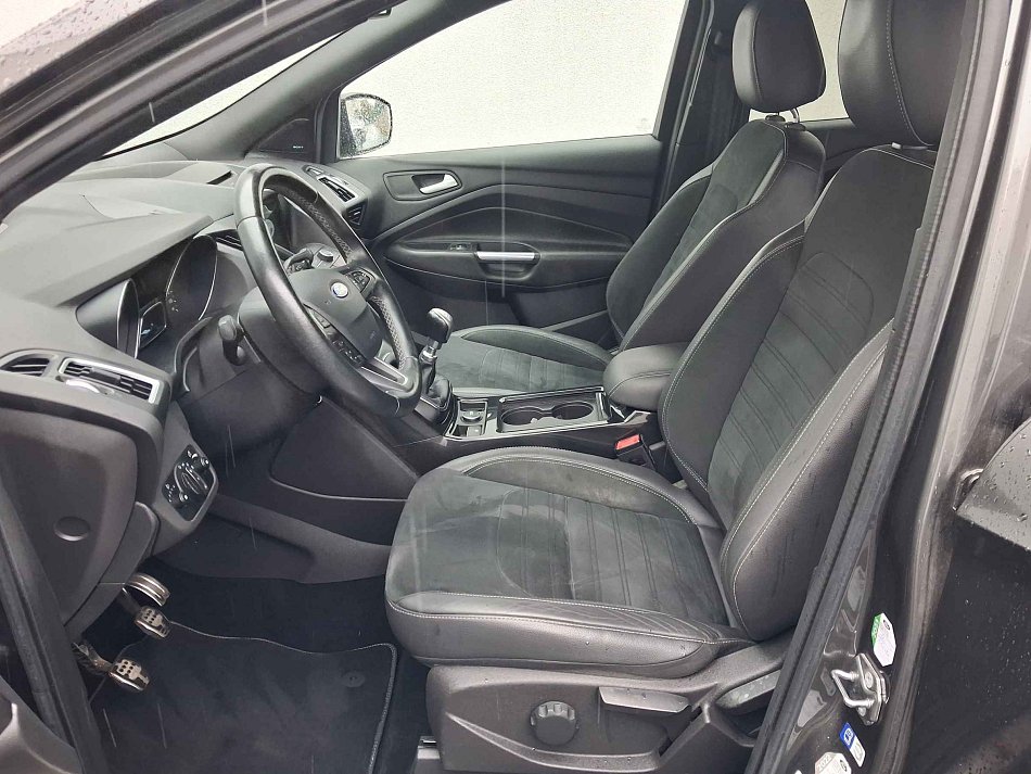 Ford Kuga Eb ST-Line 1.5 110 kW manuál rok 2017, 91 210 km, Česko — foto 9 z 16