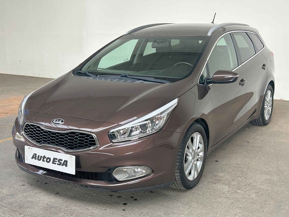 Kia Ceed 1.6 GDI 1.6GDi 99 kW manuál rok 2013, 154 704 km, Česko — foto 3 z 15