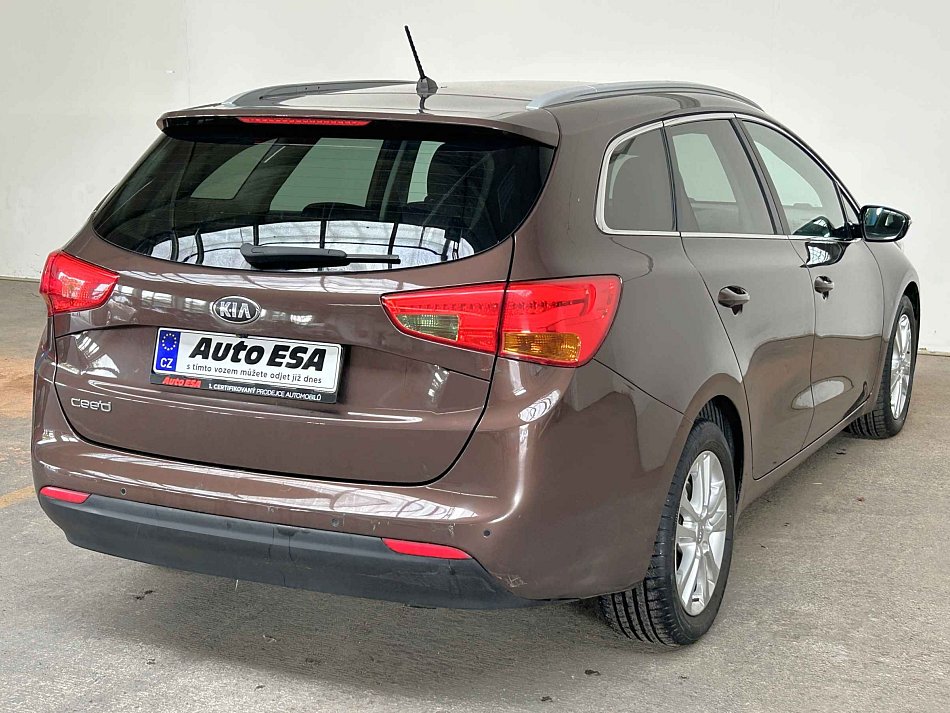 Kia Ceed 1.6 GDI 1.6GDi 99 kW manuál rok 2013, 154 704 km, Česko — foto 4 z 15
