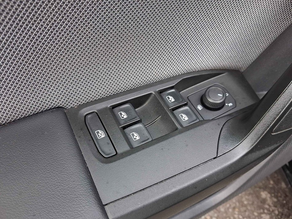 Seat Leon 1.5 TSI 96 kW rok 2023, 119 224 km, Česko — foto 13 z 20