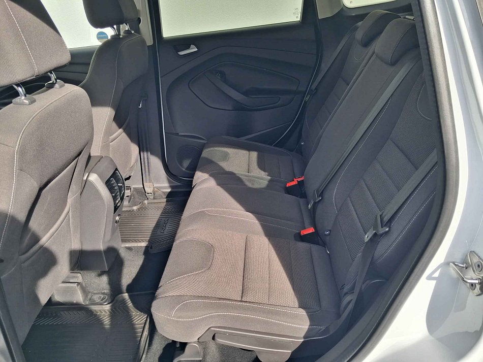 Ford Kuga Eb 1.5 110 kW manuál rok 2015, 121 720 km, Česko — foto 10 z 16
