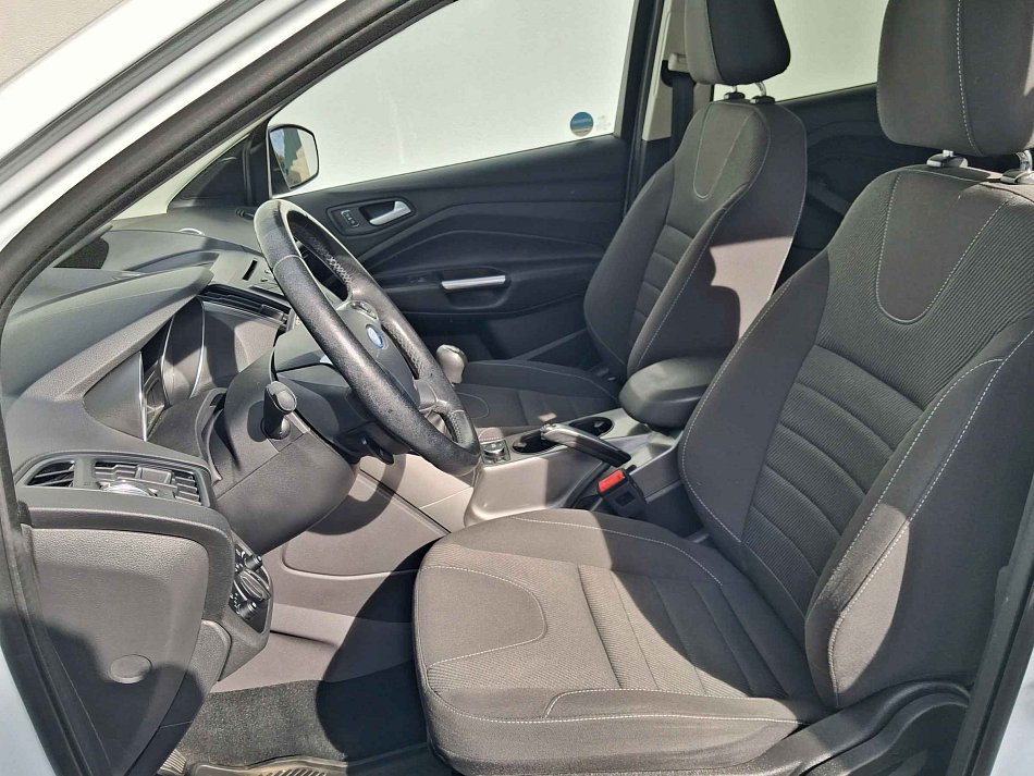 Ford Kuga Eb 1.5 110 kW manuál rok 2015, 121 720 km, Česko — foto 9 z 16