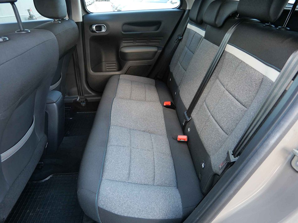Citroen c4 1.2 81 kW manuál rok 2019, 64 788 km, Česko — foto 10 z 22