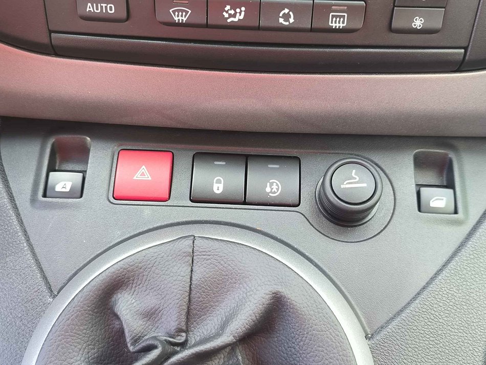Citroen Berlingo Pt Shine 1.2 81 kW manuál rok 2016, 72 323 km, Česko — foto 14 z 19