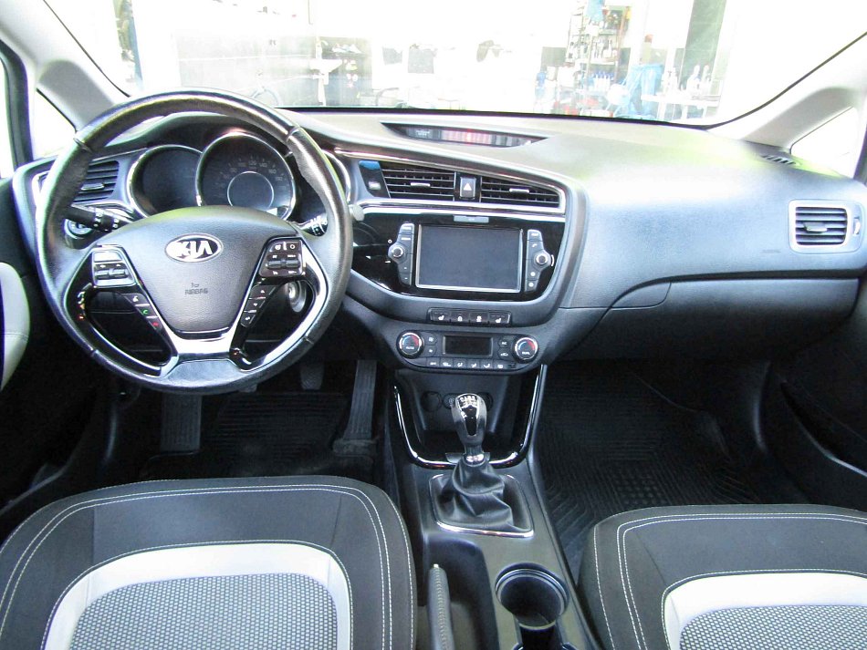 Kia Ceed 1.6i 99 kW manuál rok 2017, 214 303 km, Česko — foto 8 z 9
