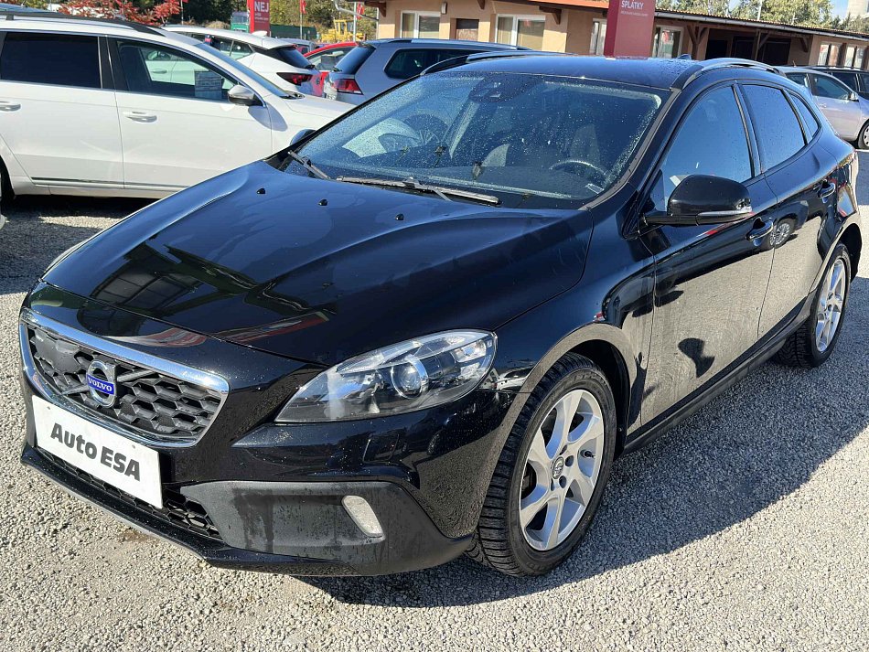 Volvo v40 2.0d 2.0 D 110 kW automat rok 2016, 132 406 km, Česko — foto 3 z 21